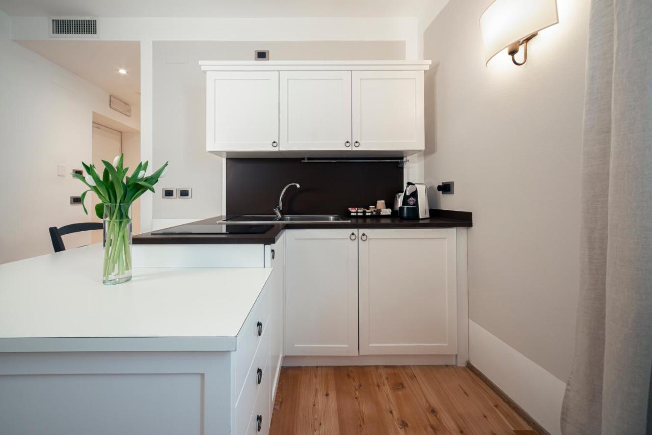 La Canonica Suite Apartments New Location Trento Dış mekan fotoğraf